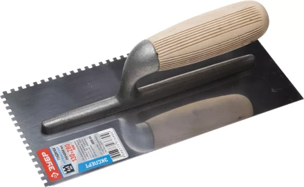 Гладилка нержавеющая ЗУБР &quot;ПРОФЕССИОНАЛ&quot; с деревянной ручкой, зубчатая, 4х4мм, 130х280мм 0806-04_z01 купить в Сургуте