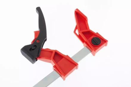 Струбцина реечная быстрозажимная усиленная пластиковый корпус рычажно-храповой механизм 500 х 100 х 661 мм штанга 5 х 22 мм Matrix 20729 купить в Сургуте