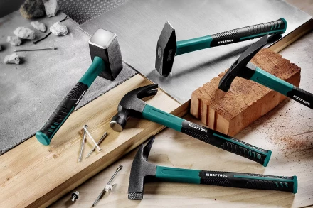 Молоток каменщика с фиберглассовой рукояткой 20192 купить в Сургуте