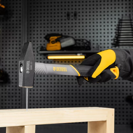 Молоток слесарный, 1000 г Denzel, кованый, фибергласовая рукоятка c TPR покрытием 10490 купить в Сургуте