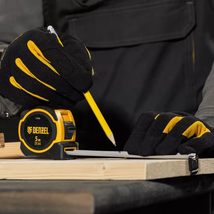 Рулетка Denzel 5м х 25мм, двухкомп. корпус, магнитный обрезиненный зацеп, 31532 купить в Сургуте