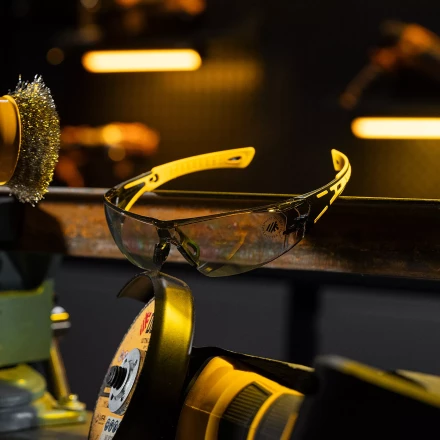 Очки защитные открытые Denzel 89193, поликарбонатные, дымчатая линза, 2х комп.дужки купить в Сургуте