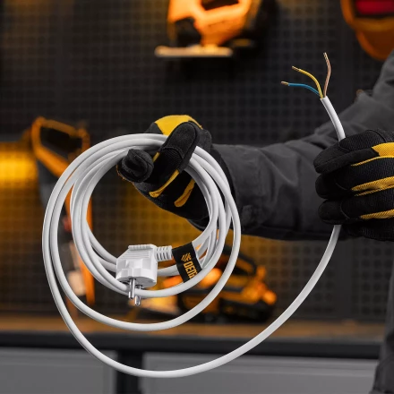 Шнур сетевой Denzel Energy Series, ПВС, 3 м, 3 x 1 мм, с неразборной вилкой, белый, 3 м, 37666 купить в Сургуте