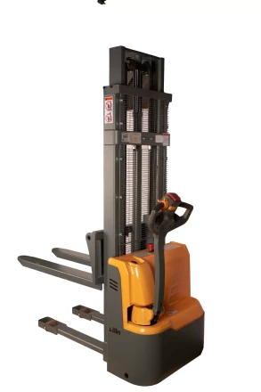 Штабелер самоходный 1,5 т 3,0 м XILIN CDD15R-EN 24/105 В/Ач с раздвижными вилами 1022682 купить в Сургуте