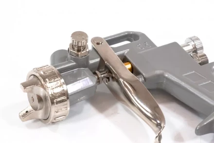 Пневматический краскопульт с верхним бачком V=1,0 л + сопла диаметром 1.2, 1.5 и 1.8 мм  MATRIX 57315 купить в Сургуте