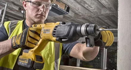 Перфоратор аккуммуляторный DeWalt DCH 133 N купить в Сургуте