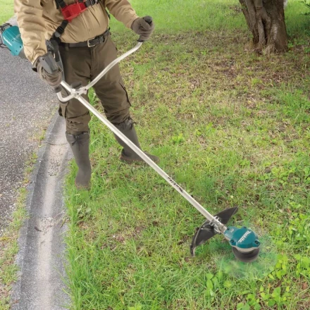 Аккумуляторная травокосилка (триммер) 40V XGT UR002GZ05 (без АКБ и ЗУ) купить в Сургуте