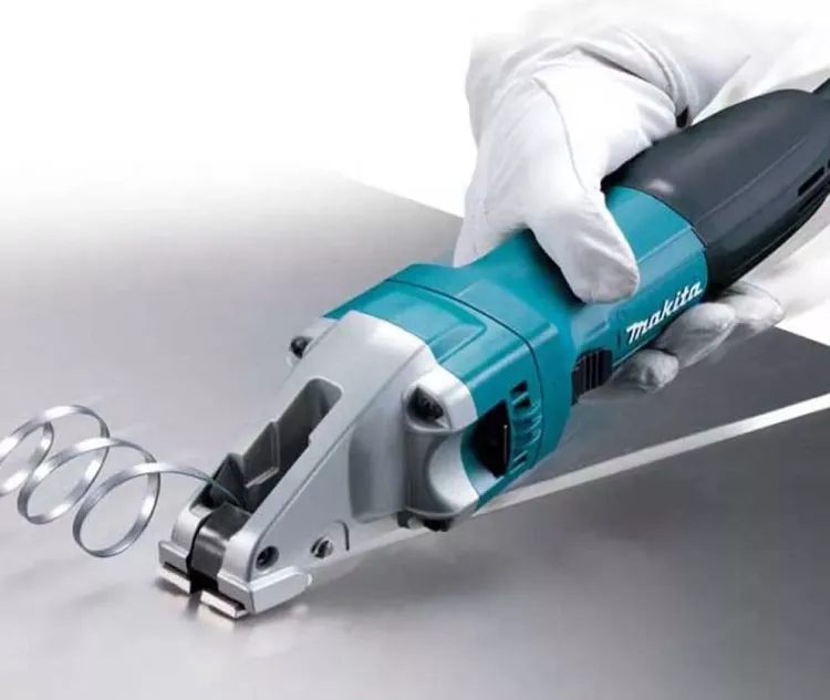 Шлицевые ножницы по металлу Makita JS1601 купить в Сургуте