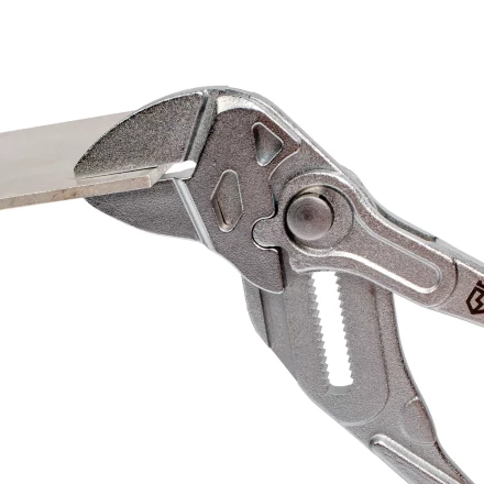 Клещи переставные — гаечный ключ КВТ 180 мм с кнопочной самофиксацией (82147) купить в Сургуте