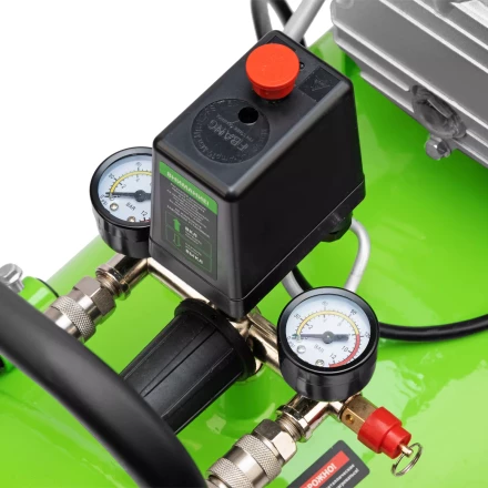 Компрессор воздушный Сибртех КК-2200/100 58009, 2,2 кВт, 350 л/мин, 100 л, прямой привод, масляный купить в Сургуте