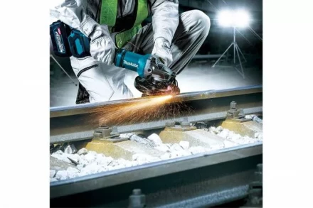 Аккумуляторная угловая шлифовальная машина XGT Makita GA037GZ (без АКБ и ЗУ) купить в Сургуте