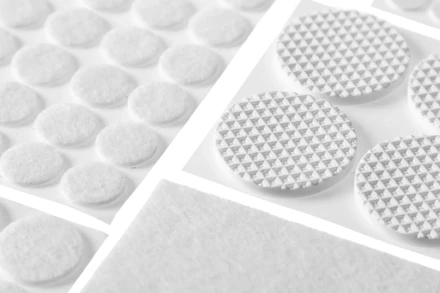 Набор STAYER &quot;COMFORT&quot;: Накладки самоклеящиеся на мебельные ножки, 125 шт, белые 40917-H125 купить в Сургуте