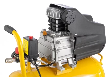 Компрессор пневматический масляный поршневой прямой привод DENZEL 58061 купить в Сургуте