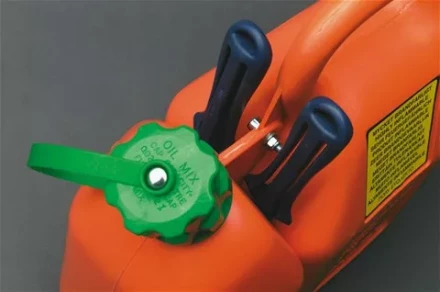 Канистра комбинированная 6 и 2.5 л купить в Сургуте