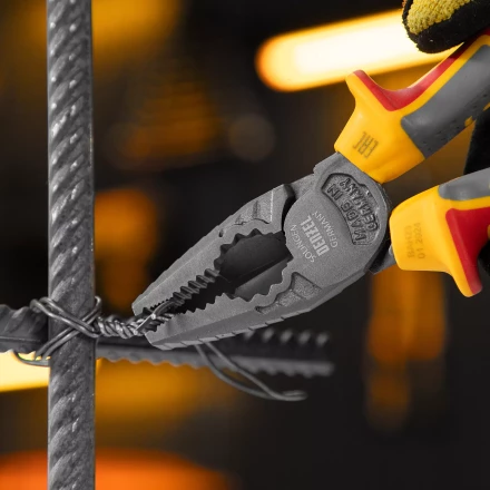 Плоскогубцы комбинированные Denzel 17086, диэлектрические трехкомпонентные рукоятки до 1000 В, 180 мм купить в Сургуте