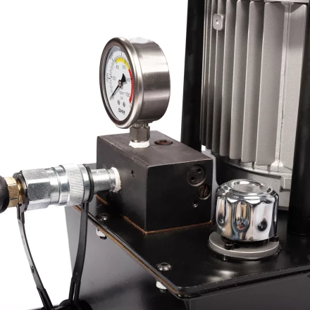 Насосная гидравлическая станция КВТ ПМЭ-7100 объем маслобака 10.0 л (230 В/50 Гц) (91798) купить в Сургуте