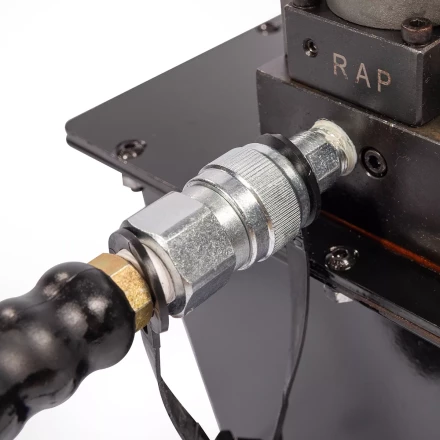 Насосная гидравлическая станция КВТ ПМЭ-7100У объем маслобака 10.0 л с удержанием (230 В/50 Гц) (91799) купить в Сургуте