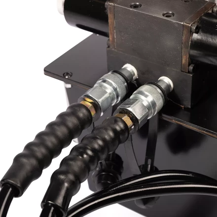 Насосная гидравлическая станция двухканальная КВТ ПМЭ-7100-К2 объем маслобака 10.0 л (230 В/50 Гц) (91800) купить в Сургуте