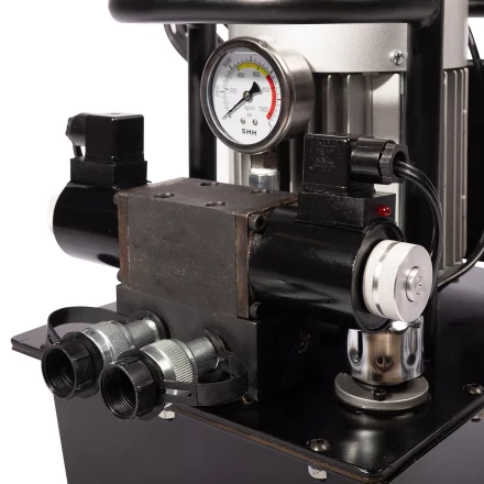 Насосная гидравлическая станция двухканальная КВТ ПМЭ-7100-К2 объем маслобака 10.0 л (230 В/50 Гц) (91800) купить в Сургуте