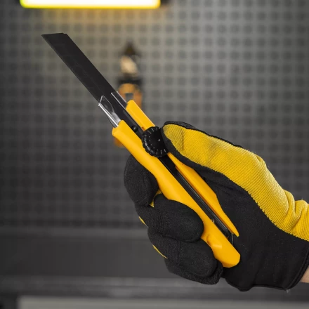 Нож Denzel, 18 мм, сменное лезвие, SK4, метал. направляющая, винтовой фиксатор, 78943 купить в Сургуте