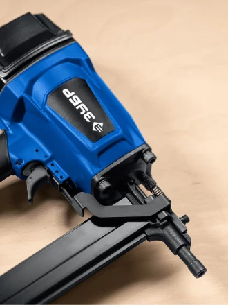 ЗУБР CN-40, пневматический нейлер для гвоздей по бетону и металлу, Профессионал (31940) купить в Сургуте