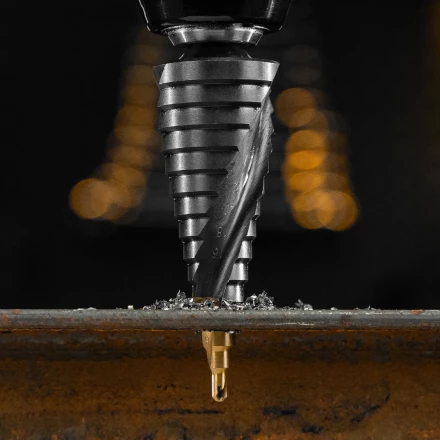 Сверло ступенчатое Denzel 723606, 4-6-8-10-12-14-16-18-20-22-24-26-28-30-32 мм, Р6М5, 6-гр. хвостовик купить в Сургуте