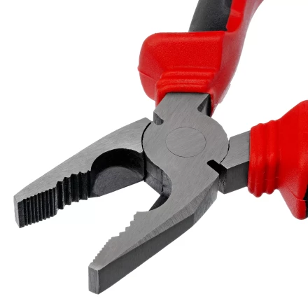 Плоскогубцы комбинированные Matrix, 160 мм, хром-ванадий, двухкомпонентные рукоятки, 17090 купить в Сургуте