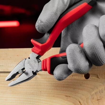 Плоскогубцы комбинированные Matrix, 160 мм, хром-ванадий, двухкомпонентные рукоятки, 17090 купить в Сургуте