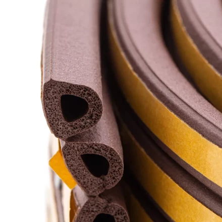 Уплотнитель резиновый, 24 м, профиль &quot;D&quot;, коричневый Сибртех 88904 купить в Сургуте