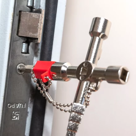 Ключ для электрошкафов КВТ КЭШ-5М с 5 профилями и битой «крест/шлиц» (84624) купить в Сургуте