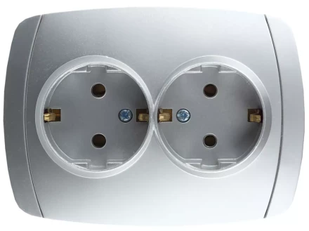 Розетка СВЕТОЗАР &quot;АКЦЕНТ&quot; двойная в сборе, с заземлением, цвет серебристый металлик, 16А/~250В SV-54207-SM купить в Сургуте