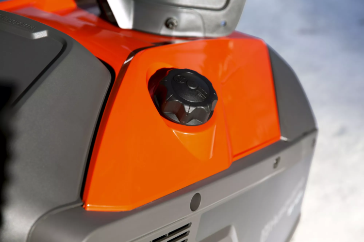 Бензиновый снегоуборщик Husqvarna ST 131 купить в Сургуте