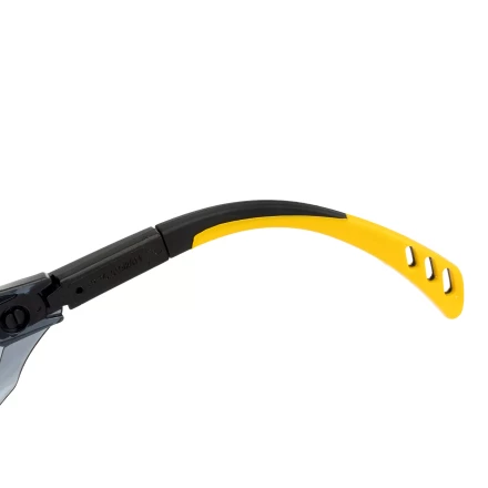 Очки защитные открытые Denzel 89203, поликарбонатные, увеличенная дымчатая линза, регулируемые дужки купить в Сургуте