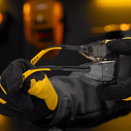 Очки защитные открытые Denzel 89203, поликарбонатные, увеличенная дымчатая линза, регулируемые дужки купить в Сургуте