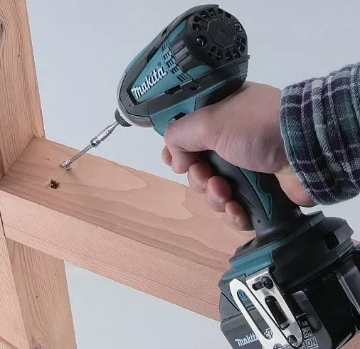 Аккумуляторная дрель -шуруповерт Makita DTD146RFE купить в Сургуте